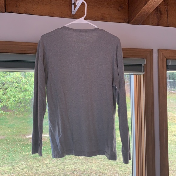 Men’s Medium Gray V Neck from Old Navy - Picture 3 of 3